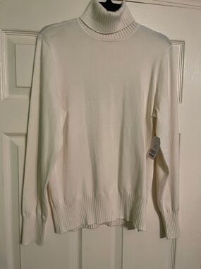 LG Cream Knit Pullover Sweater